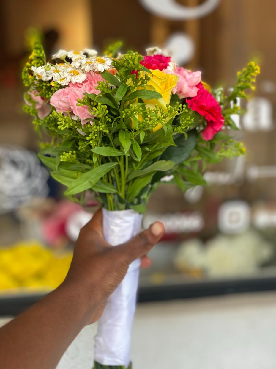Vibrant Bridal Bouquet - Image 2